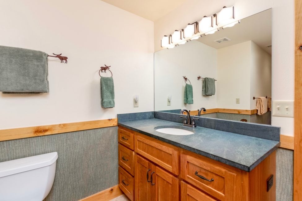 Eaglecliff Cr Bathroom 2 - Windcliff Estes Park Real Estate