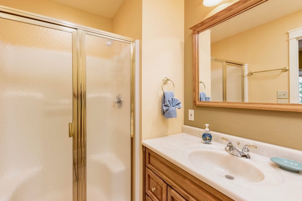 Eaglecliff Cr Bathroom- Windcliff Estes Park Real Estate